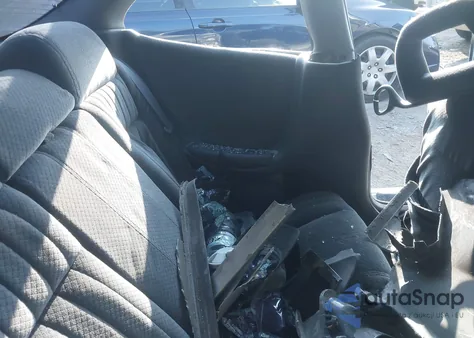 2000 Pontiac Grand Prix Gtp z USA, uszkodzony, nr VIN 1G2WR121XYF194934